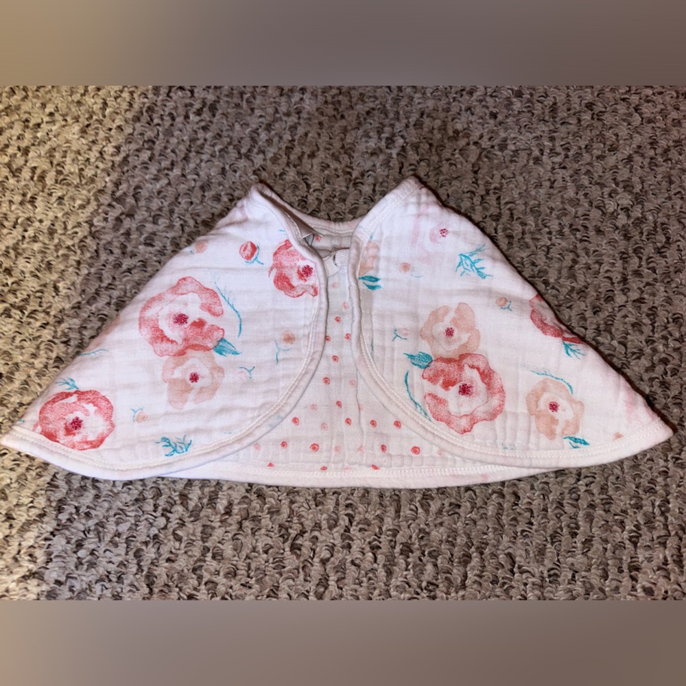 Aden and Anais Muslin Burpy Bib. Full Bloom and Roses - Picture 1 of 4